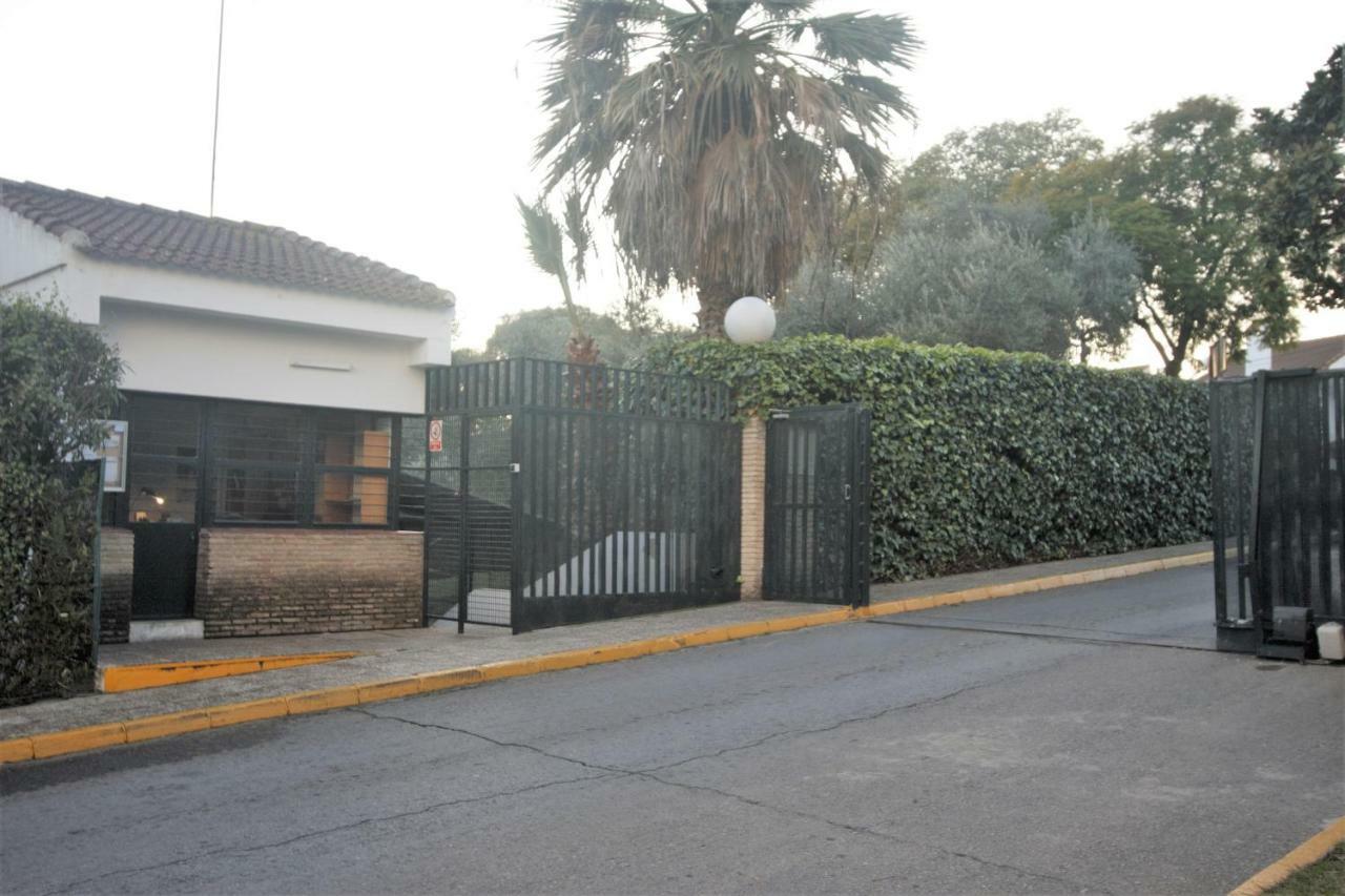 Bonito Apart. Con Parking Y Piscina Mairena del Aljarafe Exterior photo