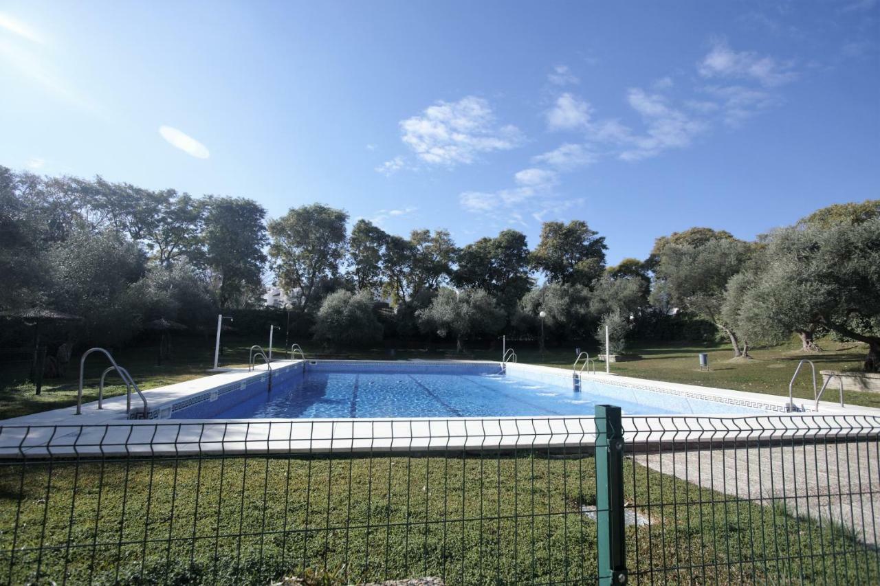 Bonito Apart. Con Parking Y Piscina Mairena del Aljarafe Exterior photo